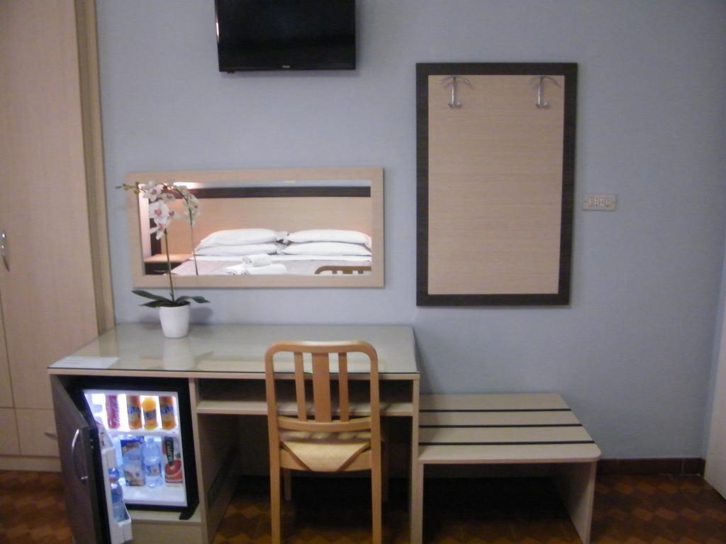 Single Room with Private Bathroom,986407327:JPEG